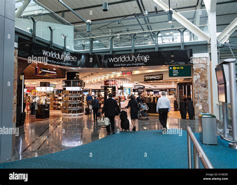 vancouver airport duty free hours.